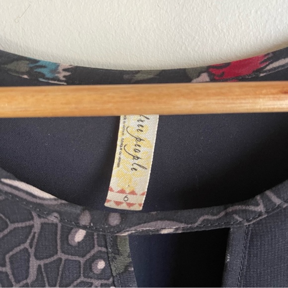 Free People Navy Blue Floral Short Sleeve Midi Dress Size 6 - Picture 5 of 5